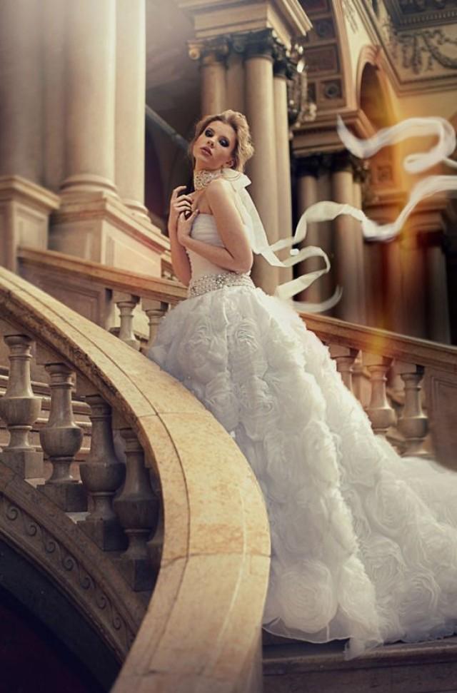 is it ok to wear ivory at a wedding