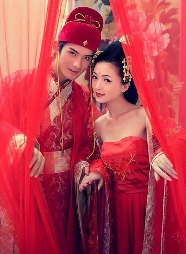 Mariage Oriental Robes De Mariée Traditionnelle Chinoise 2056907 Weddbook 