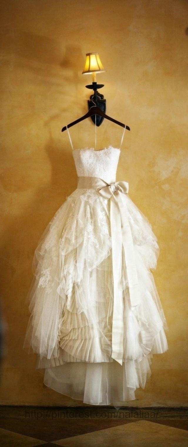 vera-wang-vera-wang-vintage-wedding-dress-2062023-weddbook