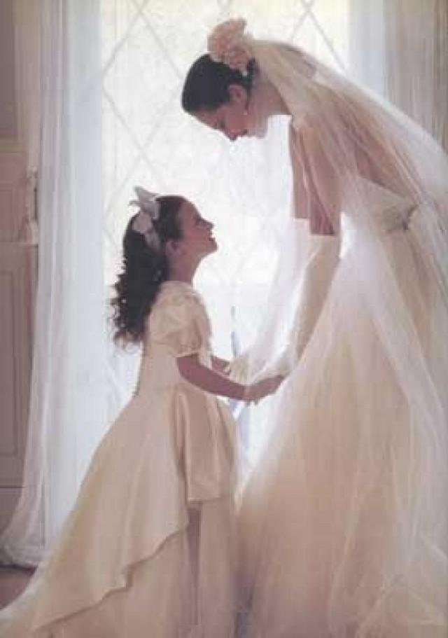 bride and flower girl photos