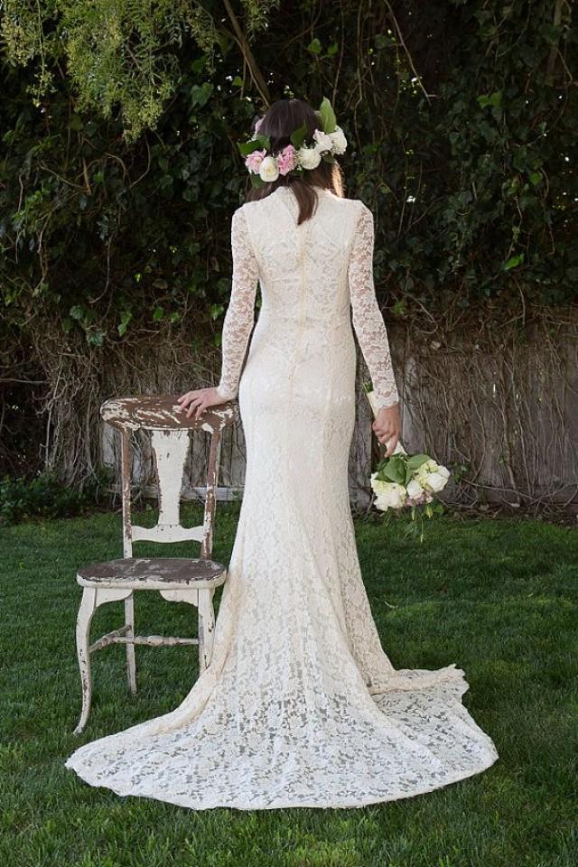Classic Lace Wedding Dress With Long Sleeve Stretch Embroidered Lace