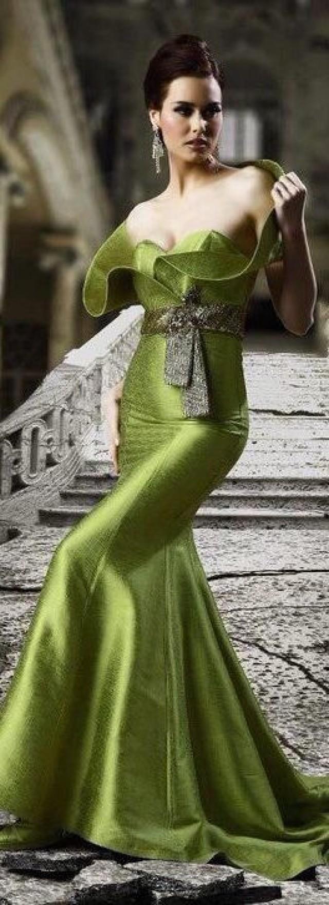 gr-ne-hochzeit-gowns-gorgeous-greens-2181117-weddbook