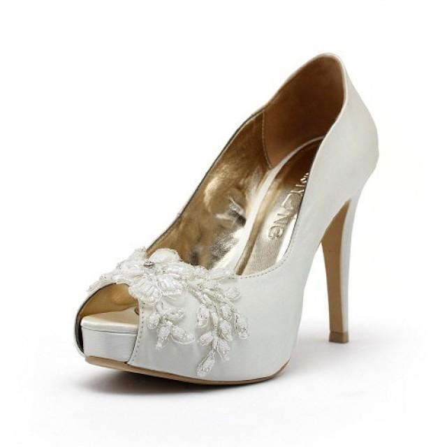 wedding shoes for ivory lace dress
