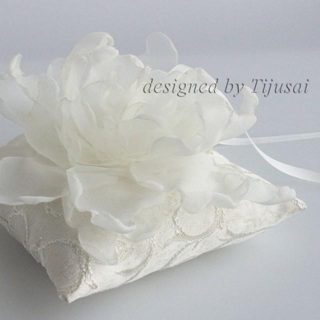 Ivory Wedding Ring Pillow With Ivory Curly Flowerring Bearer Pillow