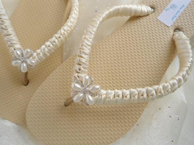 bridal flip flops for beach wedding