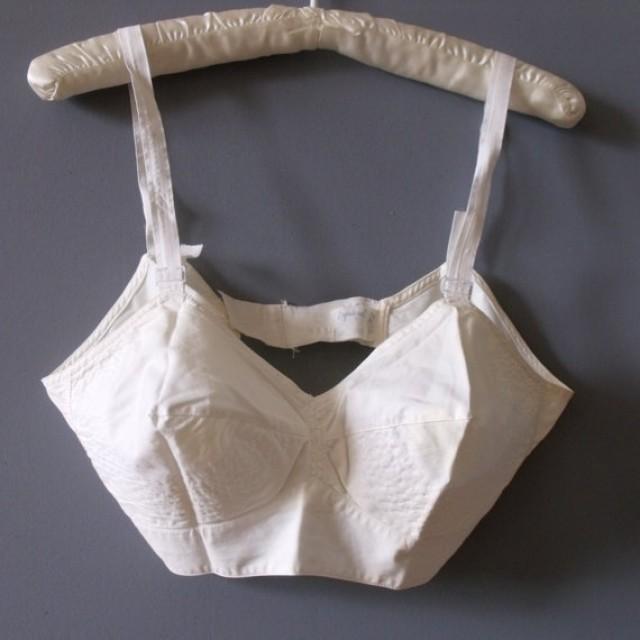 SALE 1950s Lingerie / Vintage 1950s Bra By Exquisite Form / White