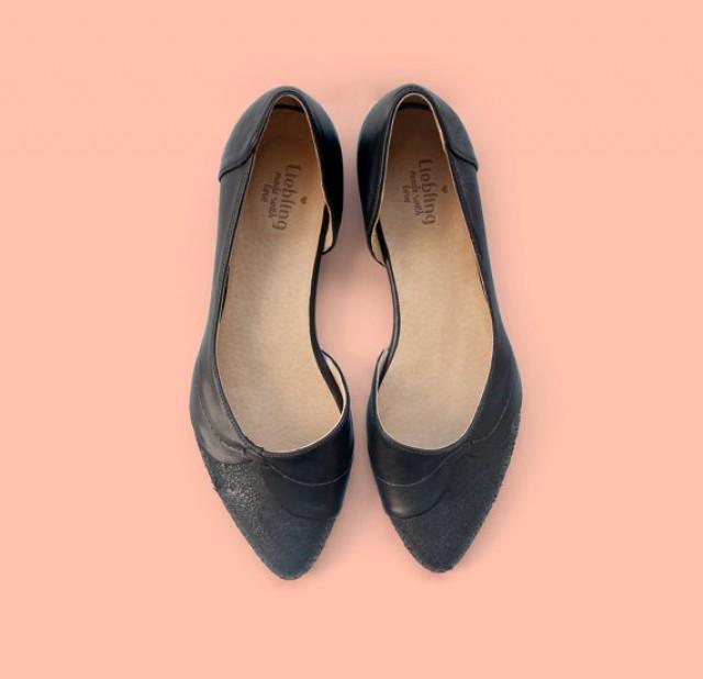 simple black flat shoes