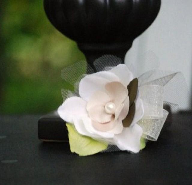 Flower Hair Clip / Mini Comb. Vintage Style Wedding. Ivory Pearls