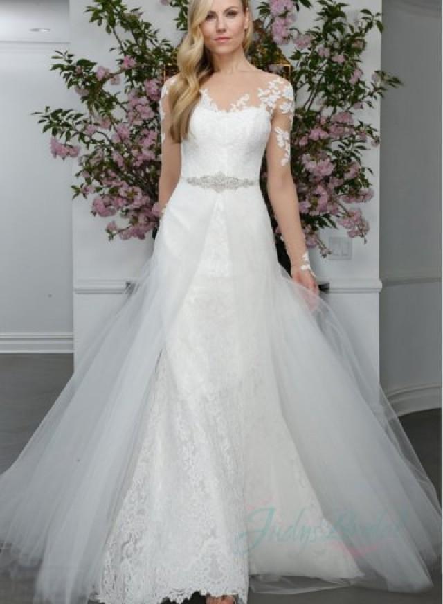 Lace trumpet wedding dress with sleeves