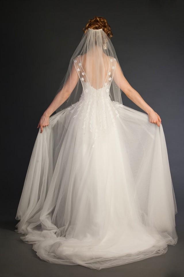 bridal veil with pearls