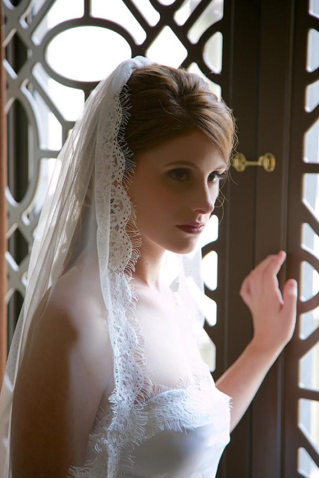 Bridal Veil, Light Ivory Drop Veil, Lace Edge Wedding Veil, Chapel