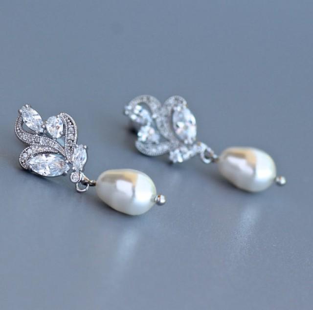 Leaf Crystal Earrings, Bridal Dainty Earrings, Bridal Stud Earrings