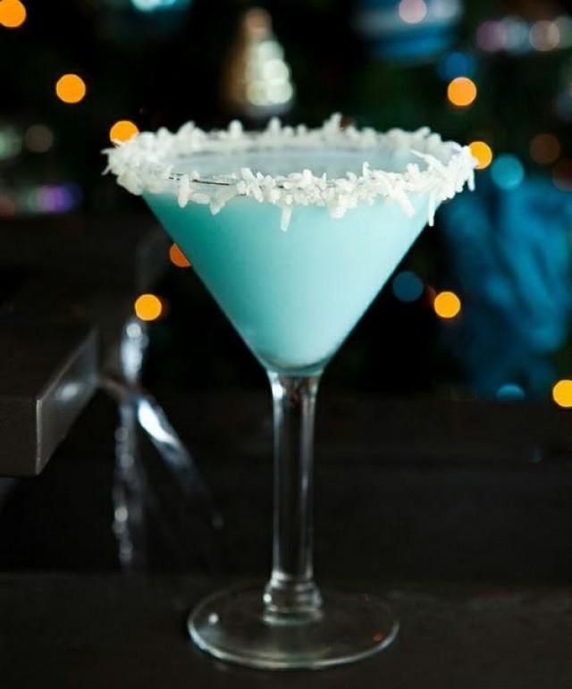 cocktails-drinks-coco-snowball-vodka-cocktail-2415142-weddbook