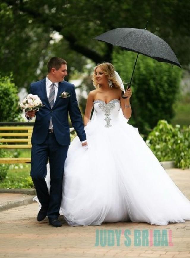 Beautiful Sweetheart Neck Princess Tulle Ball Gown Wedding Dress