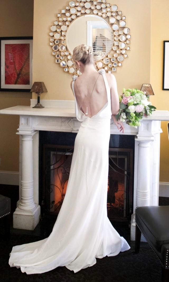 vintage backless wedding dress