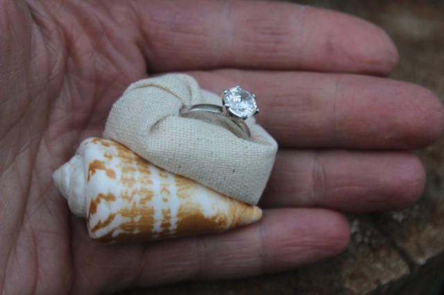 Shell Nautical Beach Design Wedding Ring Dish Bridal Gift Vintage Crystal Ring Holder