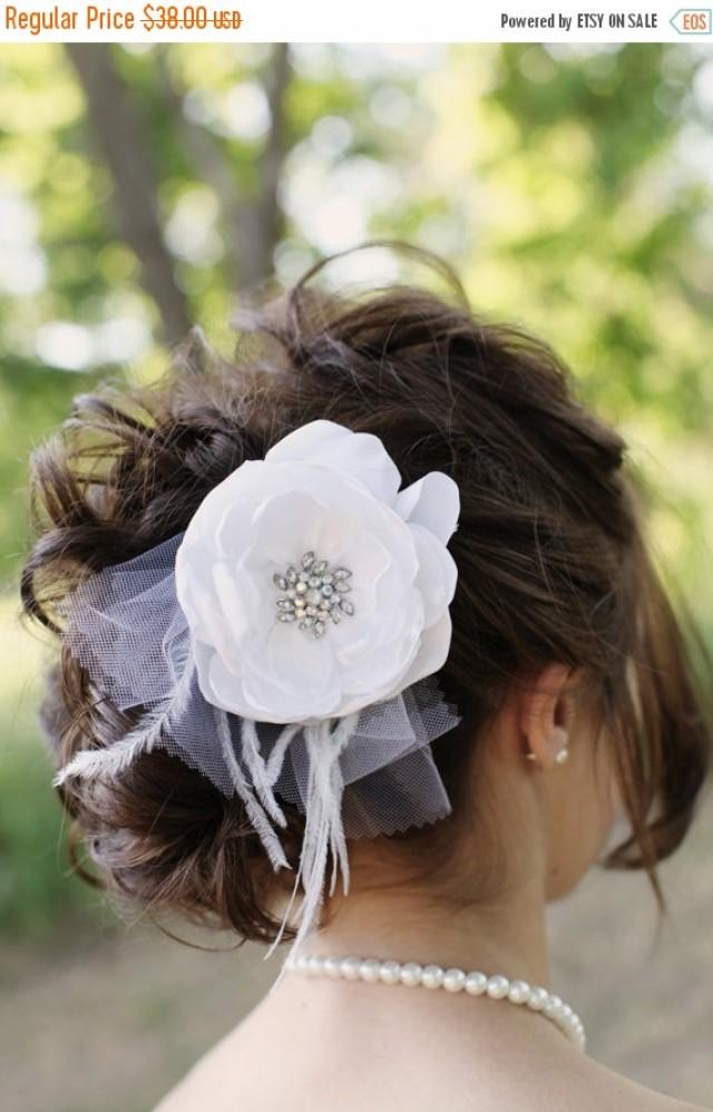 white hair clip fascinator