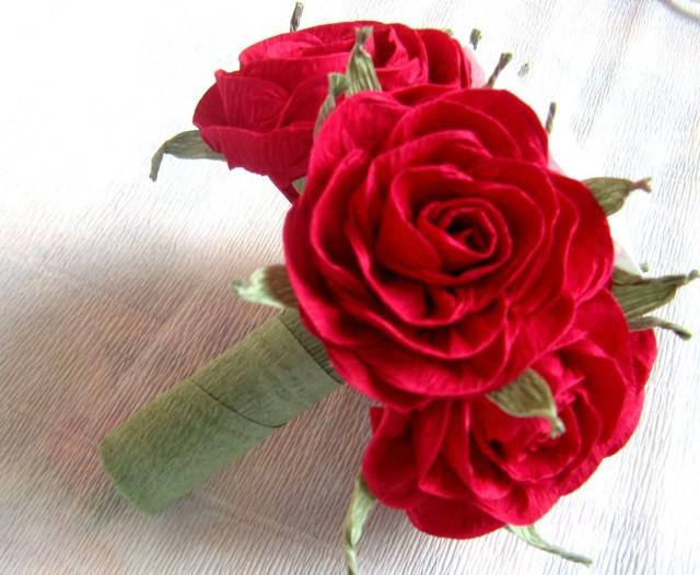 red and white bridal bouquet