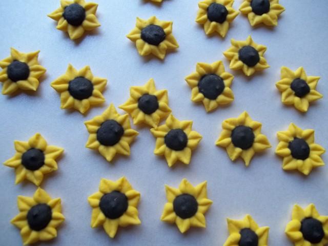 Royal Icing Mini Sunflowers -- Autumn Fall -- Cake Decorations Cupcake