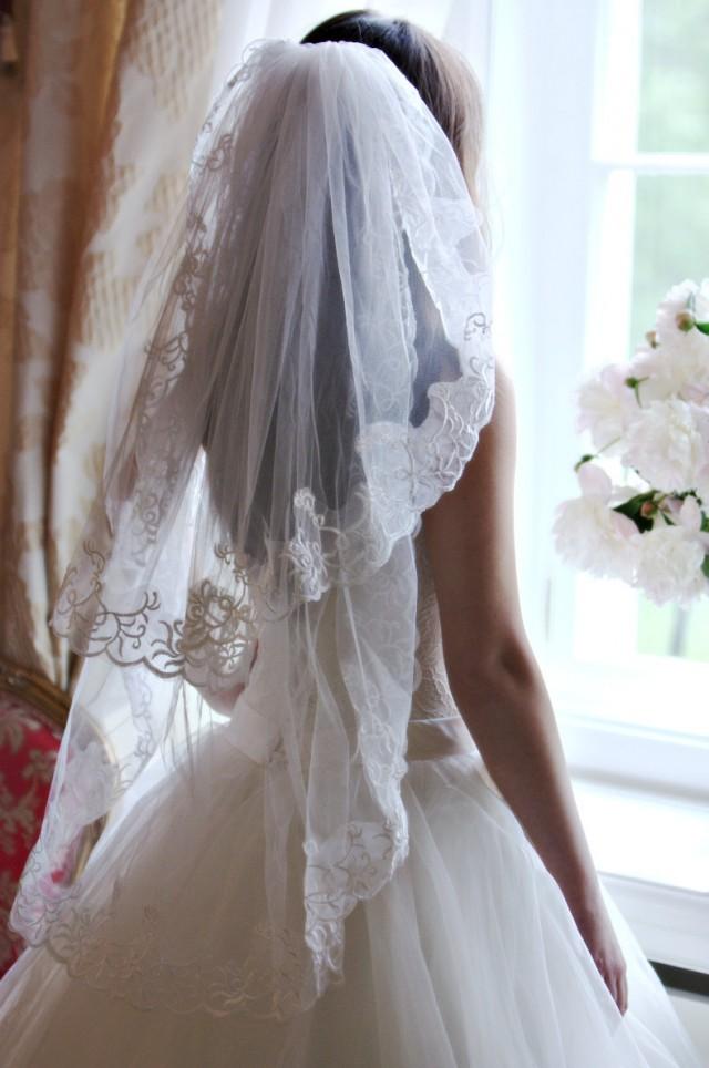 2 tier white wedding veil