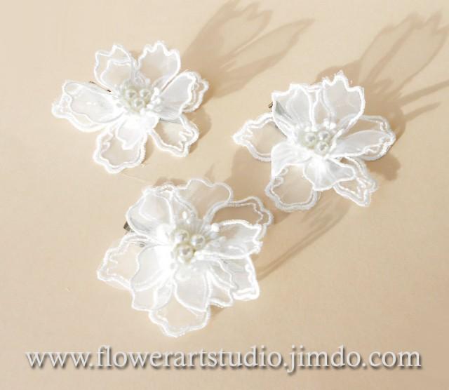 Small Lace Flower Clip, Vintage Style Lace Hair Clips, Ivory Lace Flower, Wedding Lace Clips