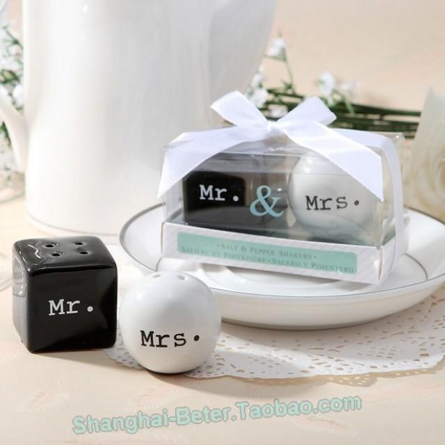 Bride And Groom Salt And Pepper Shakers Wedding Favors BETERTC013