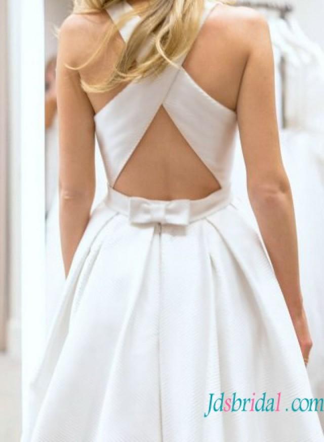 H1569 Simple Bateau Neck Criss Cross Back Wedding Dress With