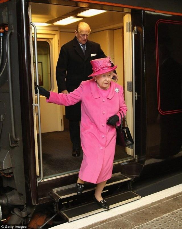 One's Taking Lodgers! Queen Lets Out Apartment In St James's Palace