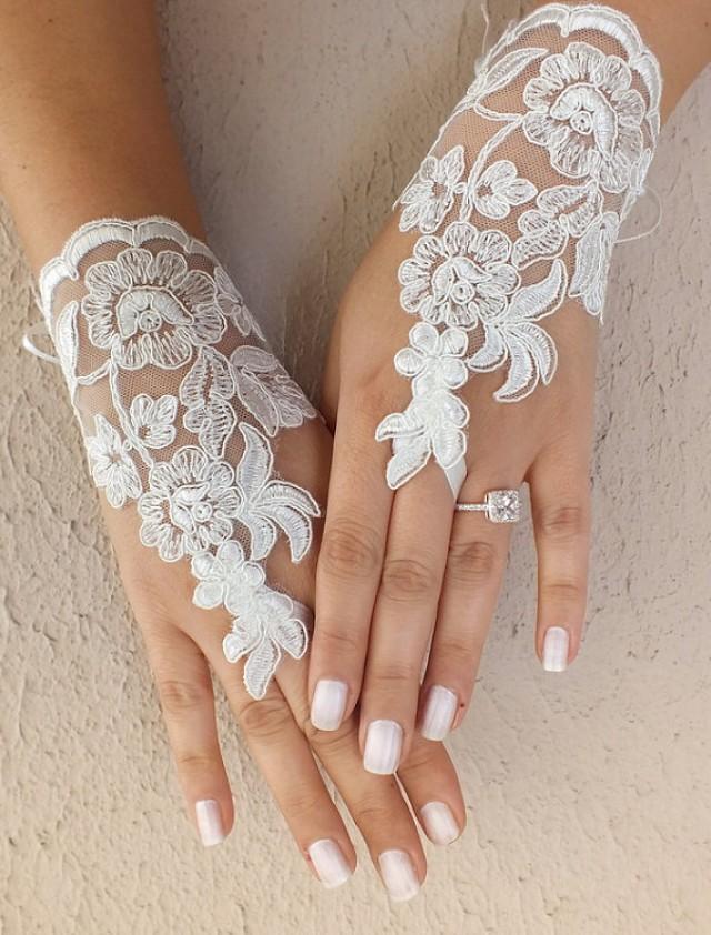 Free Ship, Ivory Lace Wedding Gloves 