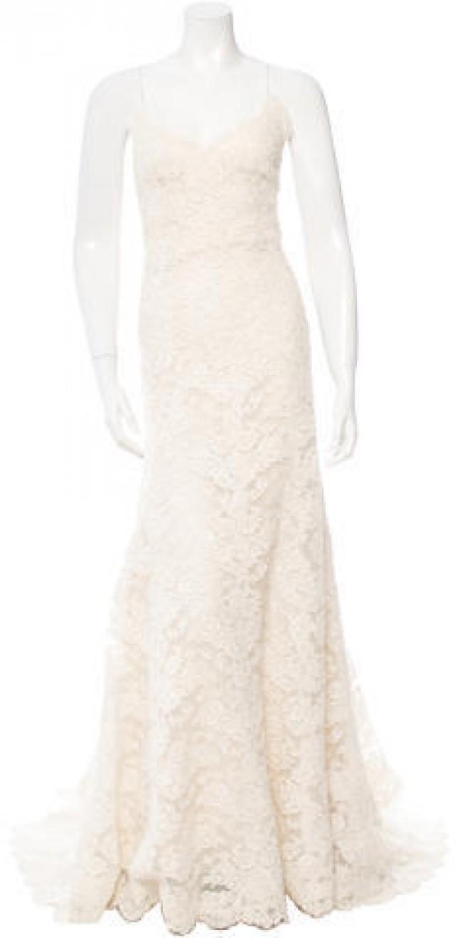 oscar-de-la-renta-sleeveless-lace-wedding-gown-2600516-weddbook