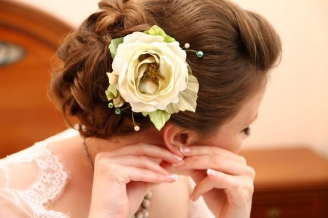 green flower hair clip