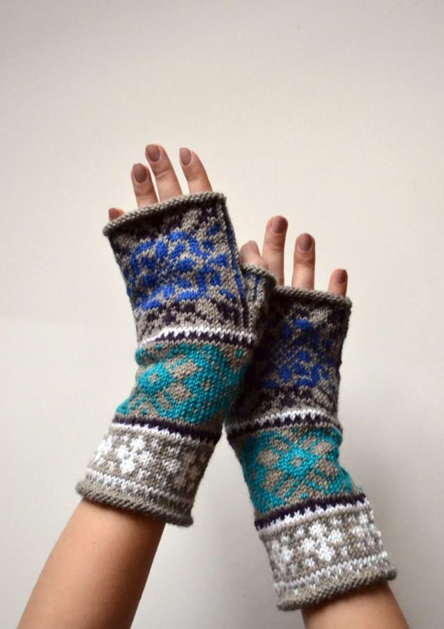 female fingerless gloves