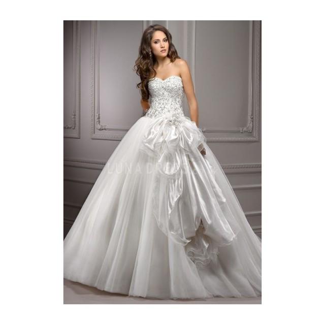 Luxury Ball Gown Natural Waist Sweetheart Tulle Chapel Train Bridal