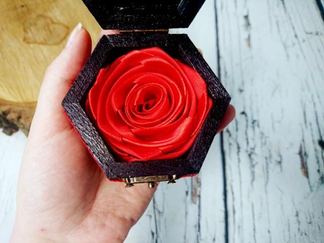 rose engagement ring box