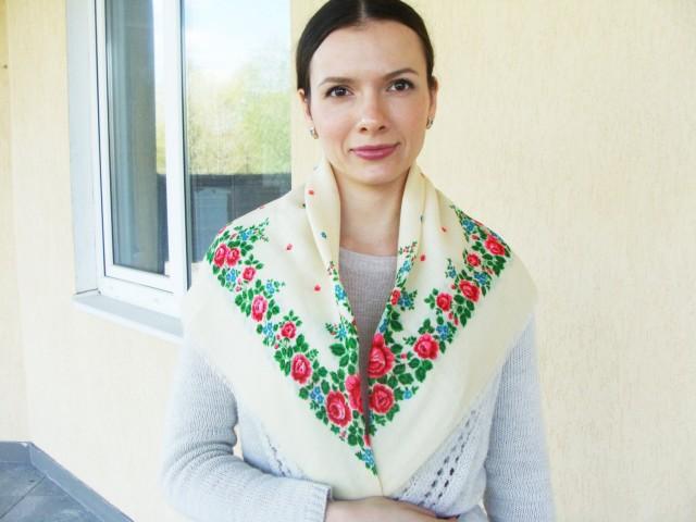 Black Wool Shawl Vintage Russian Scarf Chale Russe Ukrainian Flower Scarves Wrap Square Scarf Foulard Russe Floral Head scarf Folk art