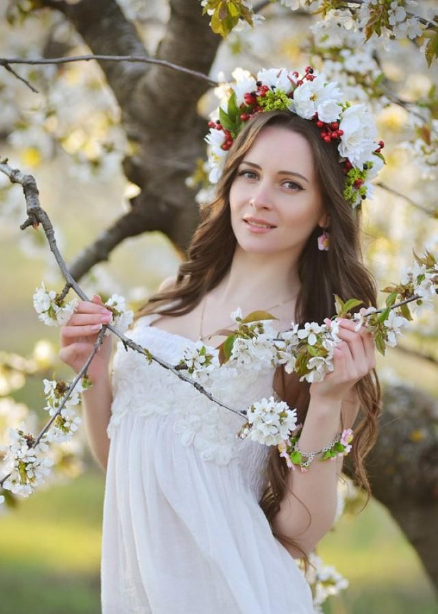 white bridal flower crown