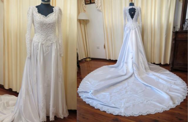 Vintage Late 80s Early 90s White Lace Beaded Wedding Dress By The