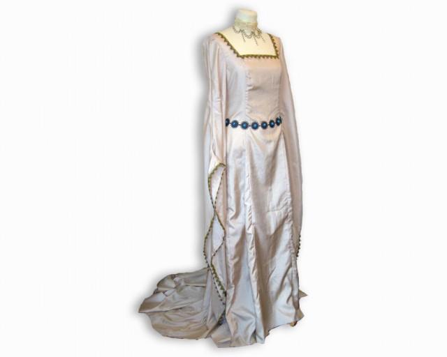 Aislinn: Bespoke Medieval Wedding Dress 