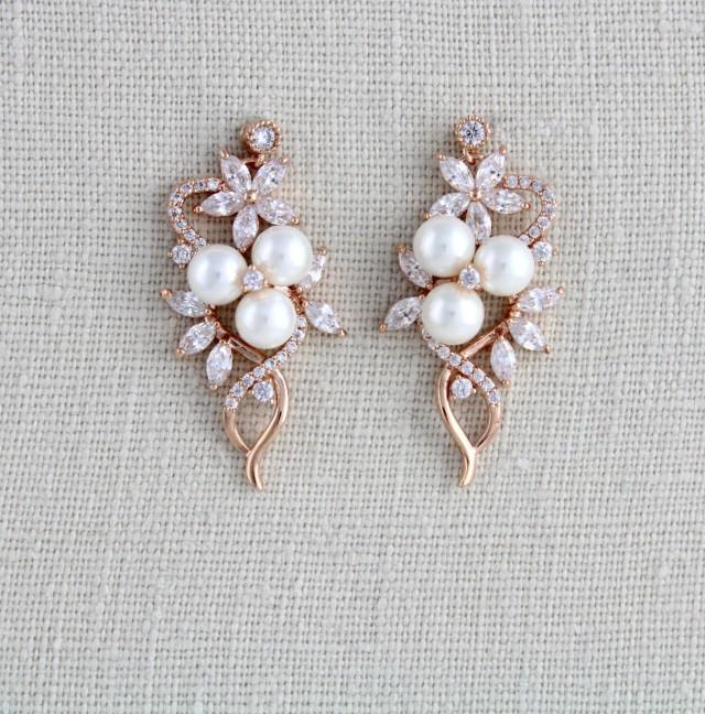 simple gold pearl earrings