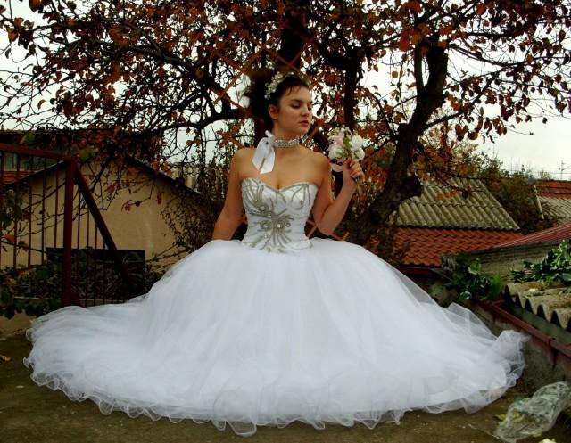 Crystal Heart Glamorous Wedding Dress Hand Beaded Corset Sweetheart Neckline Swarovski 9379