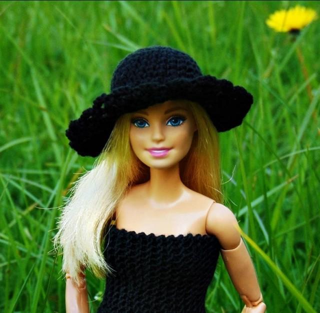 barbie with hat