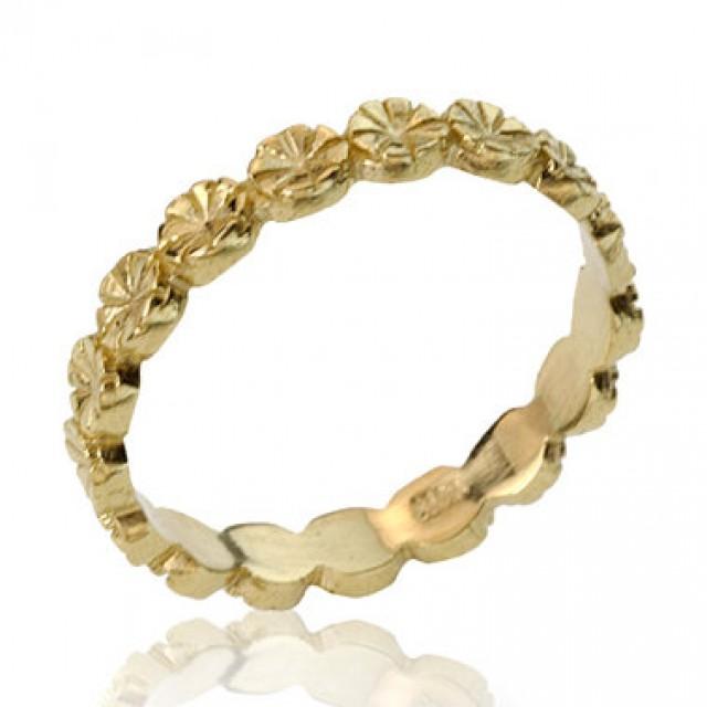 Engraved Polished Daisy 14K Gold Wedding Band, Floral Wedding Ring