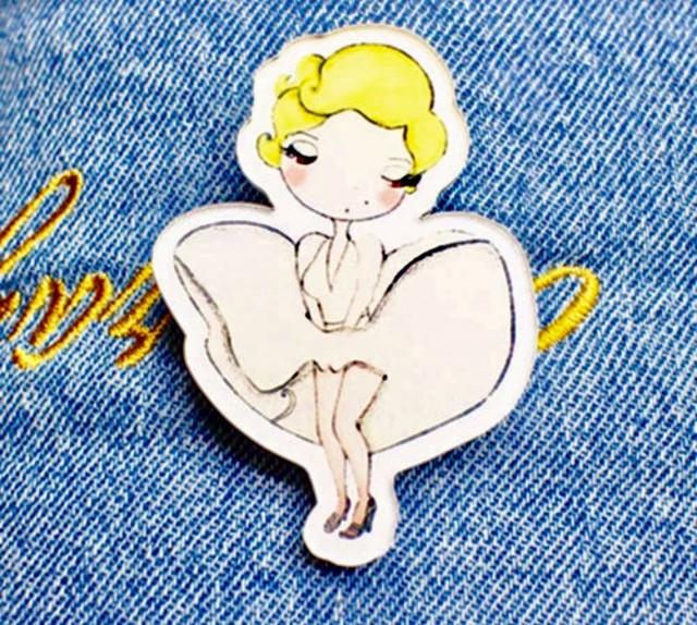 Marilyn Monroe Brooch, Marilyn Monroe Pin, Summer Beach Pin, Cute Pin