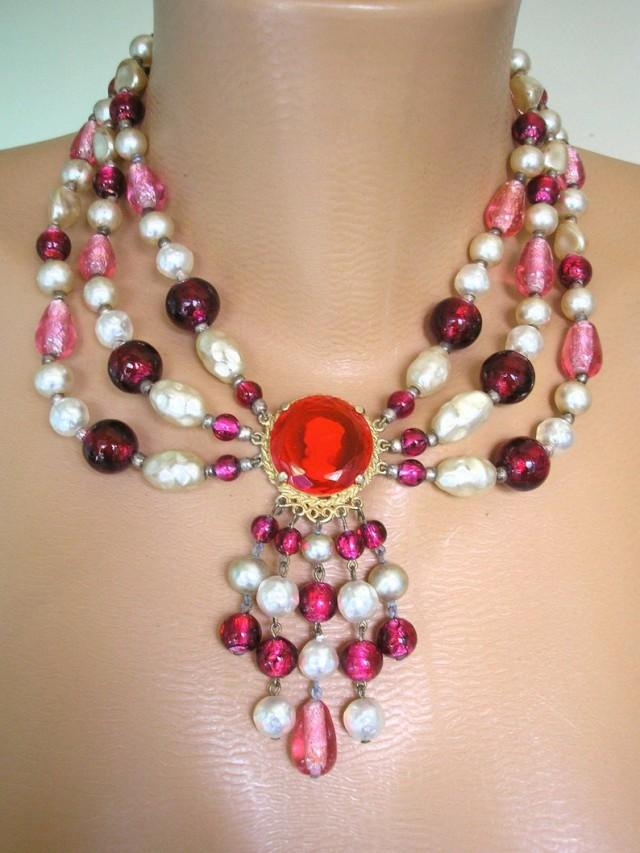 Vintage Cameo Necklace, Red And Pink Cameo, Cameo Jewelry, 3 Strand Foiled Beads, Pearl And