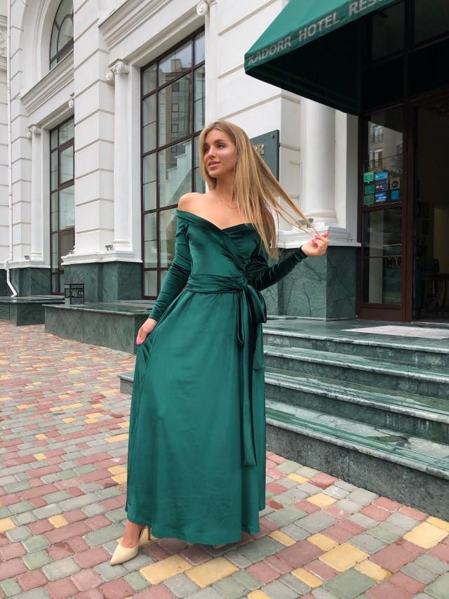 green off the shoulder long sleeve dress