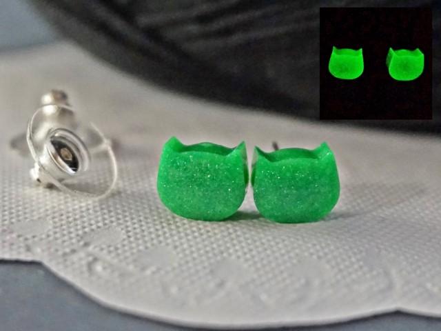 glow in the dark studs