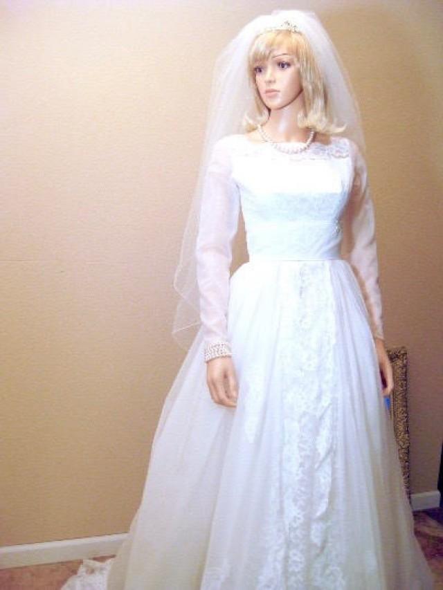 50s Mad Men Wedding Gown Size XXS. Vintage White Lace Bridal Gown. Grace Kelly Wedding Dress