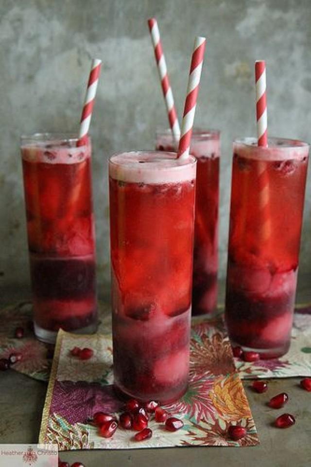 http://s3.weddbook.me/t1/2/0/5/2055271/raspberry-pomegranate-champagne-cocktail.jpg