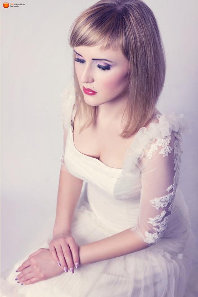 Photo - Sad Bride #2080089 - Weddbook