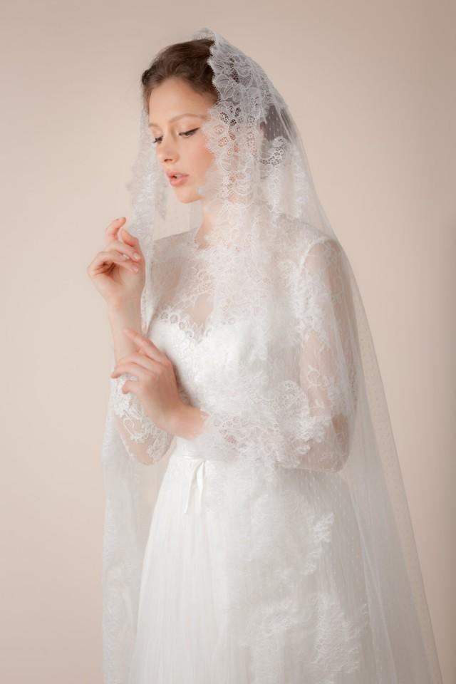 Wedding Veil, Swiss Dotted Veil With Chantilly Lace Trims, Bridal ...